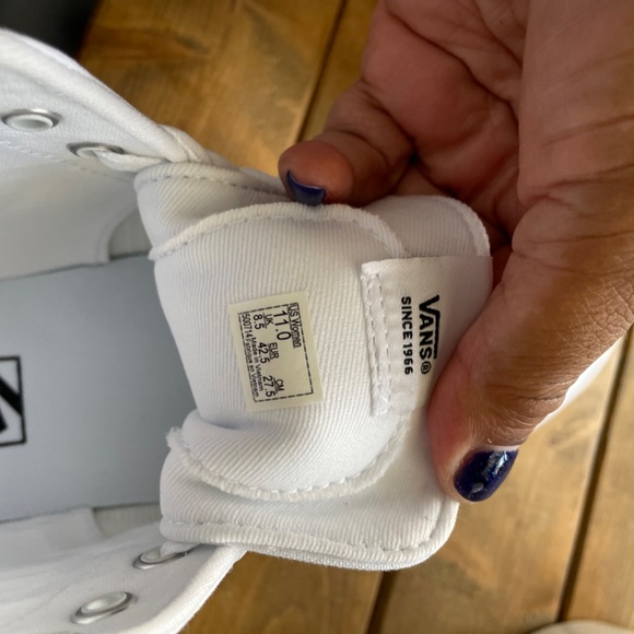 Vans - Picture 10 of 12